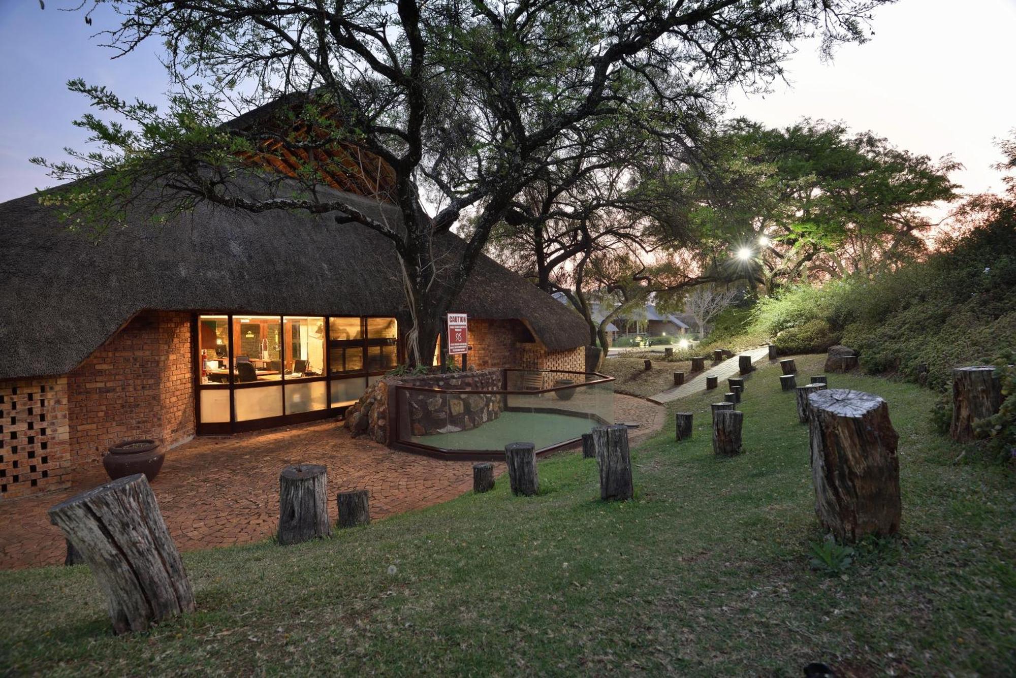 Bakubung Bush Lodge Ledig Eksteriør bilde