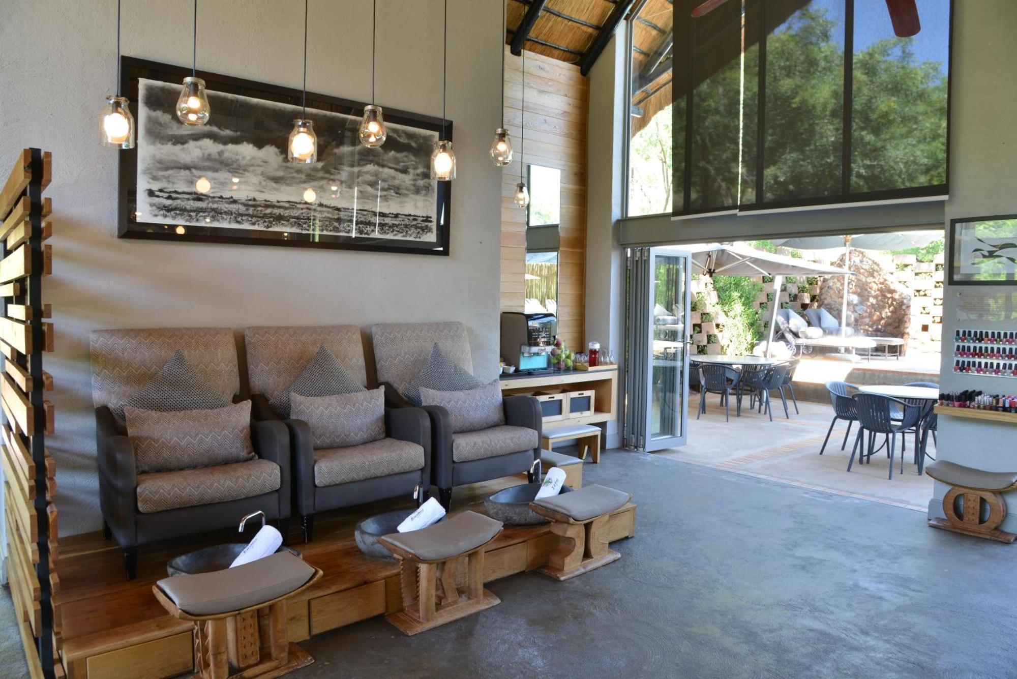 Bakubung Bush Lodge Ledig Eksteriør bilde